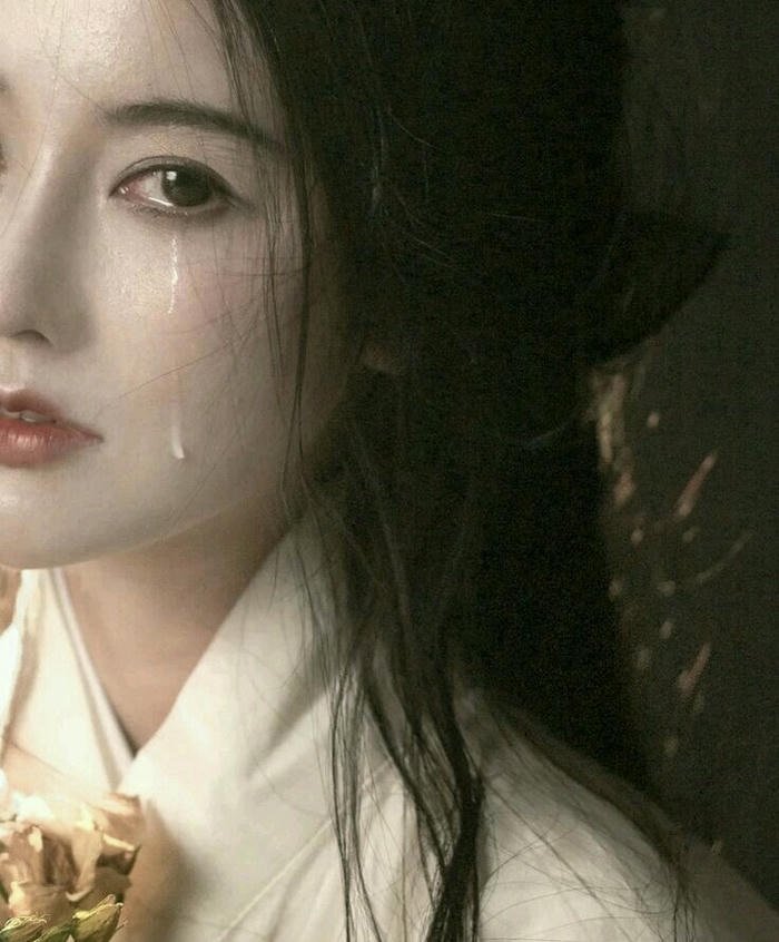 ảnh nữ khóc im lặng rất lâu