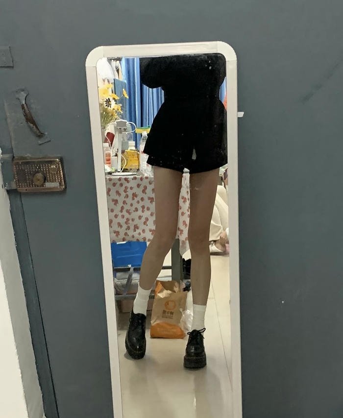 gái xinh chụp ảnh chân dài