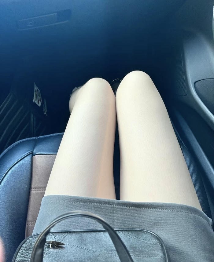 gái xinh chụp ảnh đôi chân