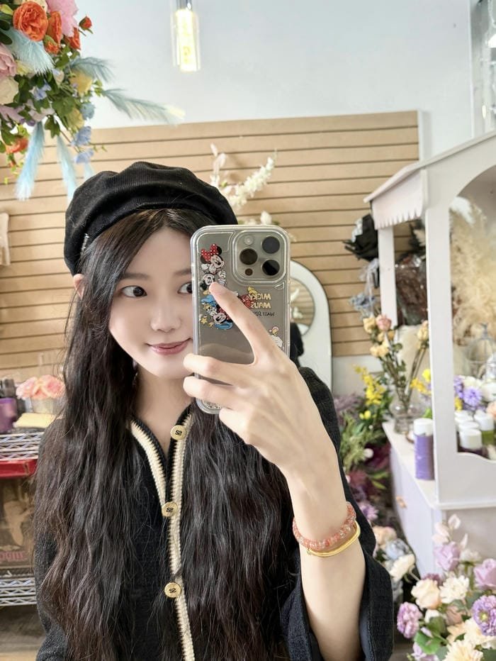 gái xinh chụp ảnh gương mặt xinh