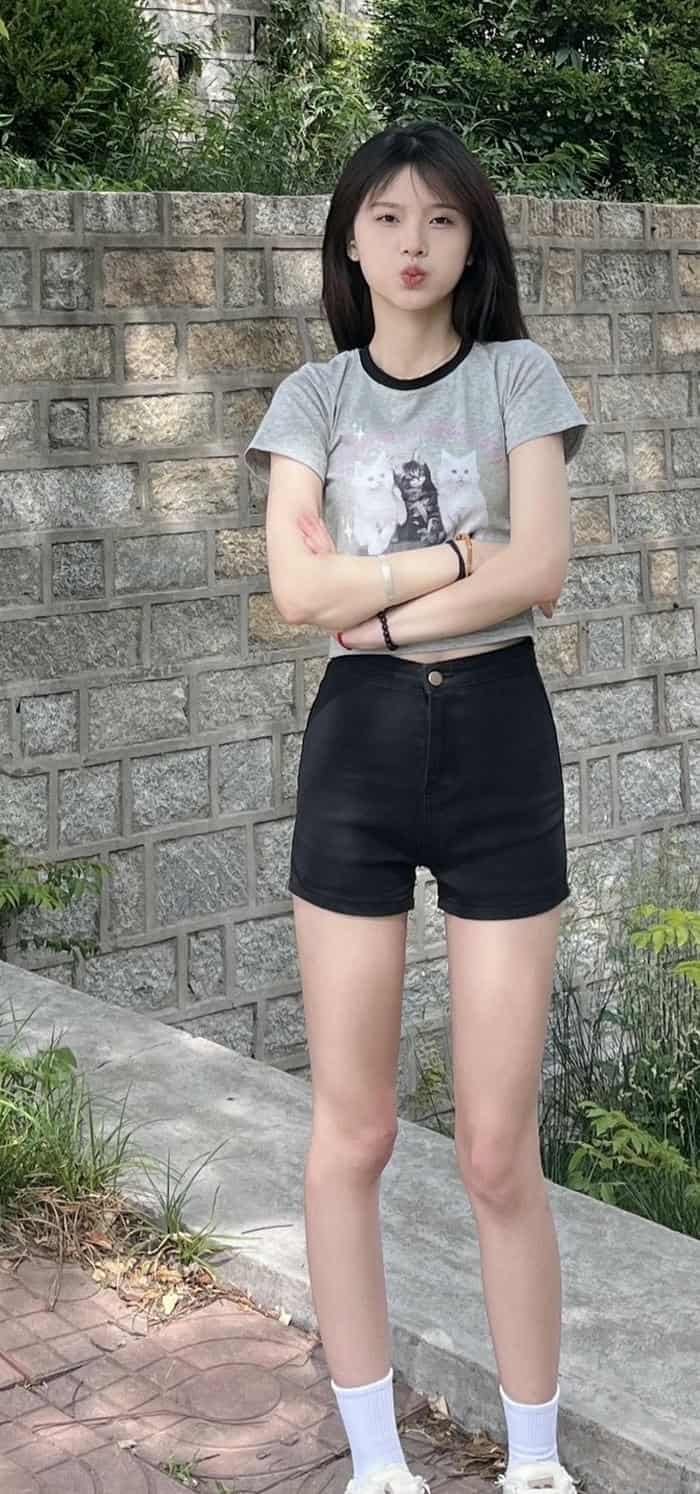 gái xinh diện quần ngắn buổi chiều