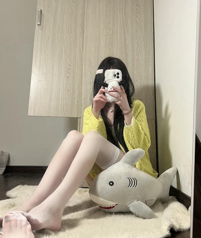 gái xinh khoe đùi thon nuột