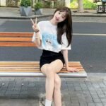 gái xinh mặc quần ngắn dạo phố