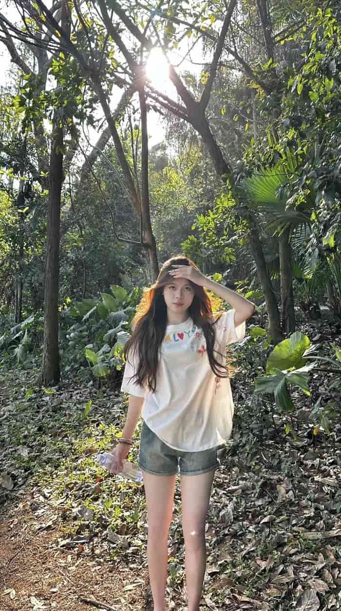 gái xinh mặc quần short năng động