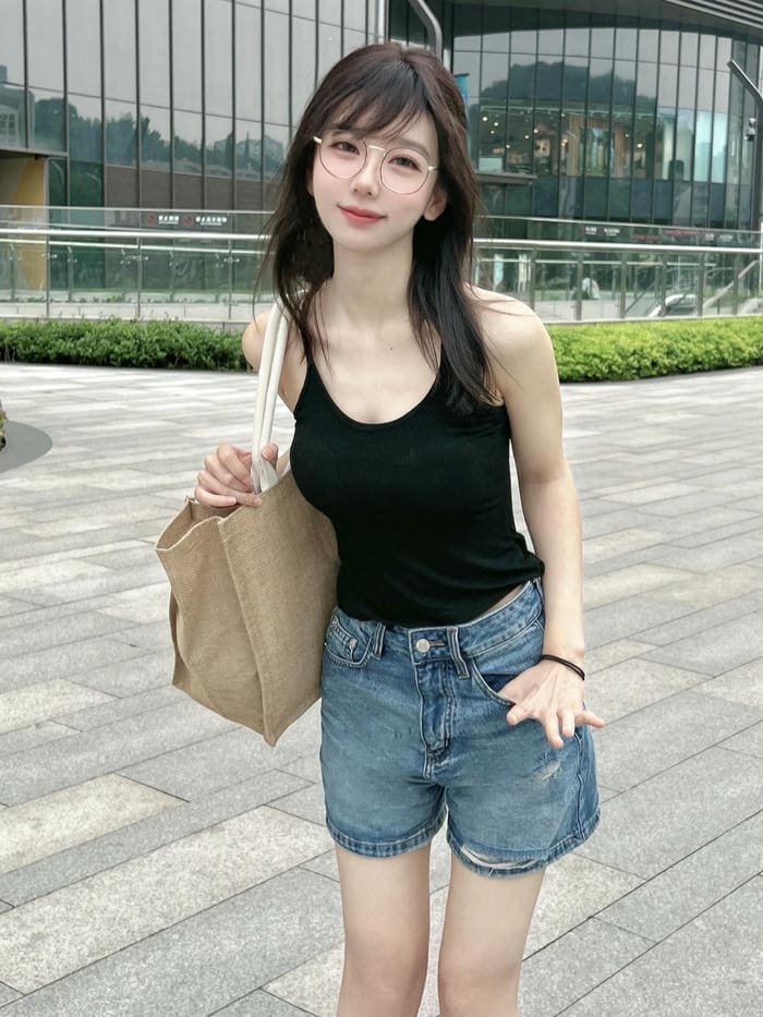 gái xinh quần ngắn áo hai dây