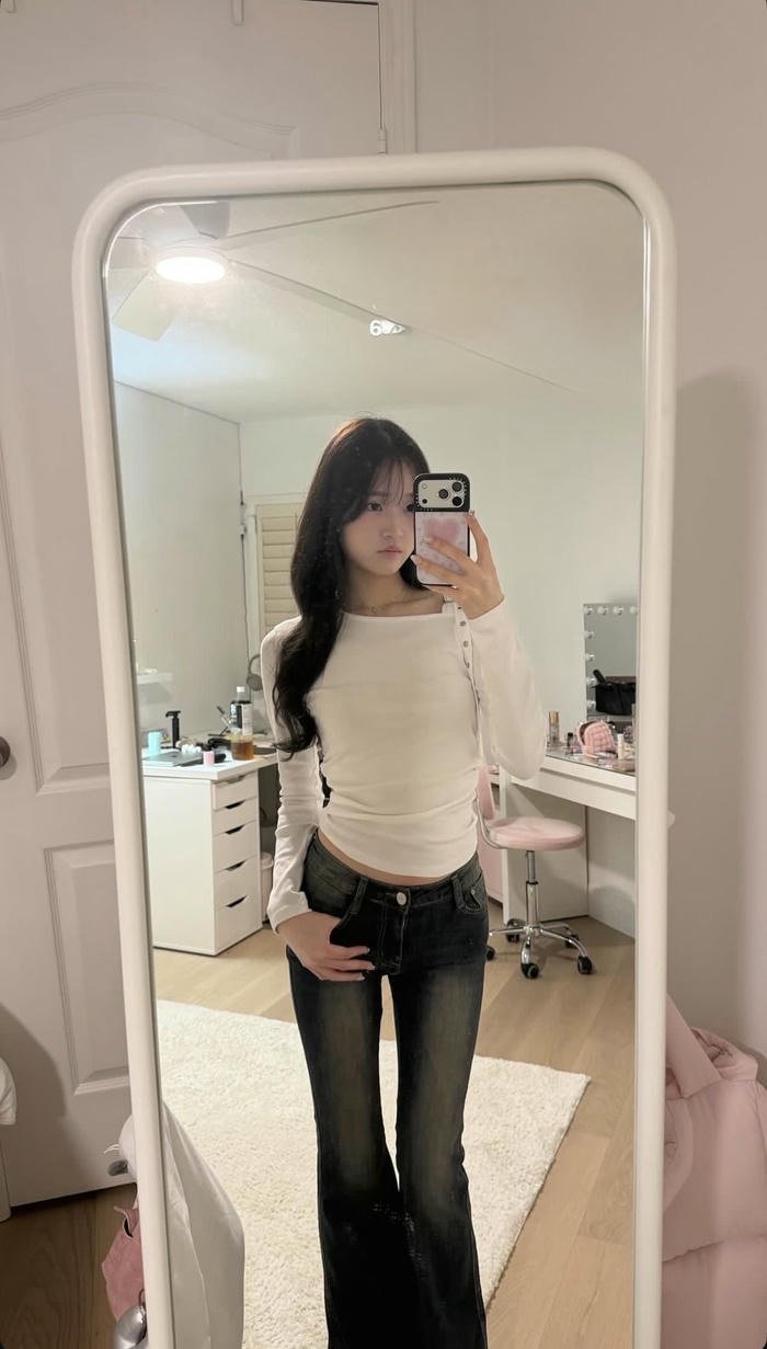 gái xinh selfie gương full body