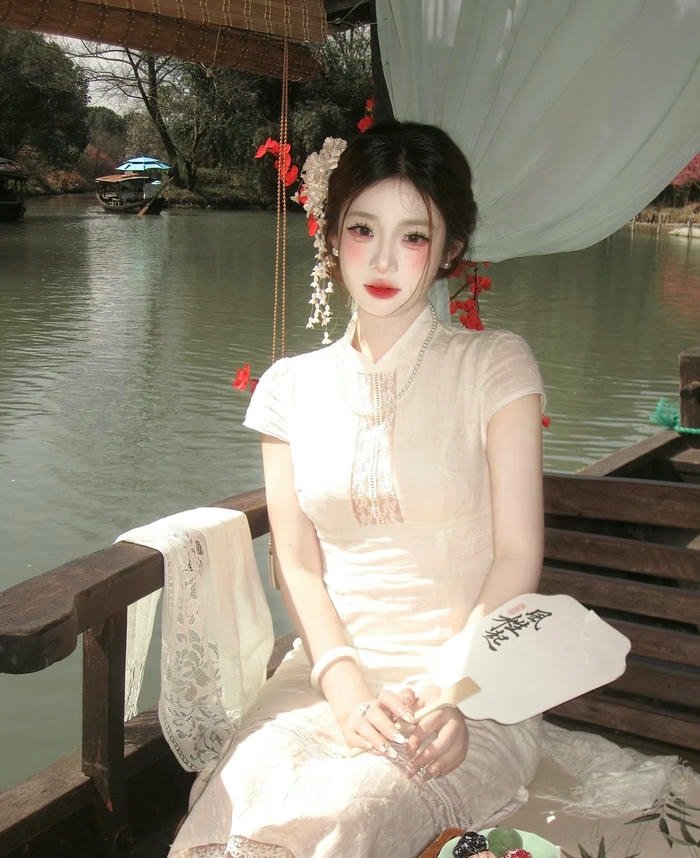 gái xinh trung quốc váy sườn xám ôm sát dáng