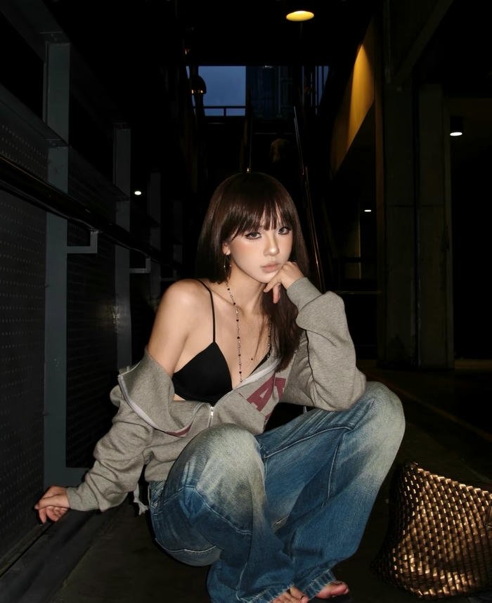 hình ảnh cô gái trung lạnh lùng