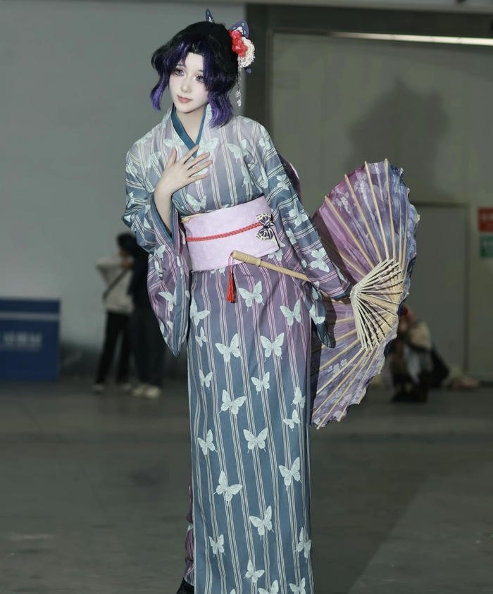 hình ảnh coslay shinobu đai thắt lưng