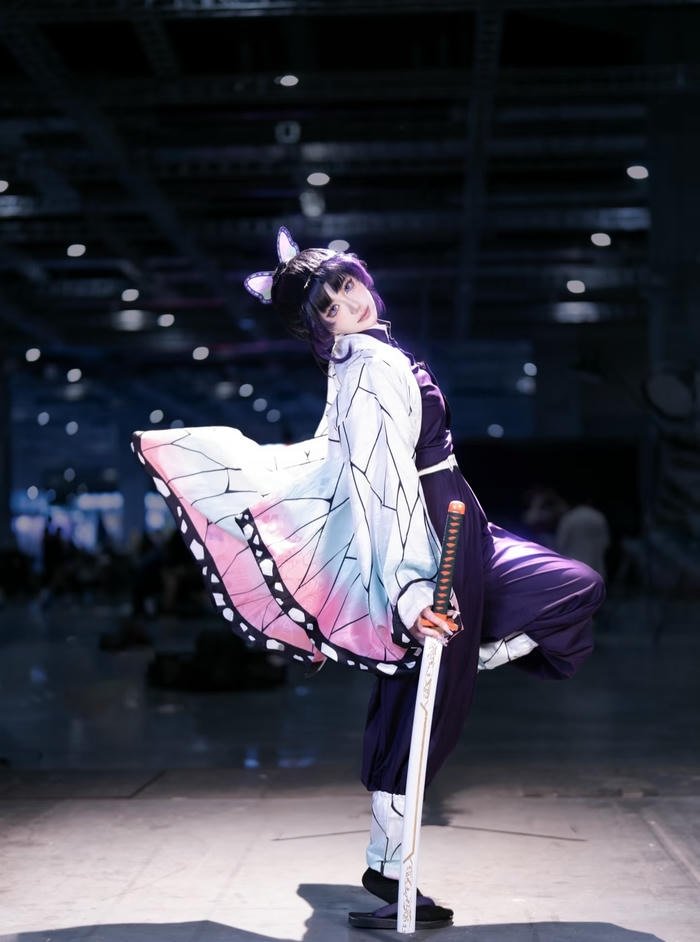 hình ảnh coslay shinobu đường viền áo tím