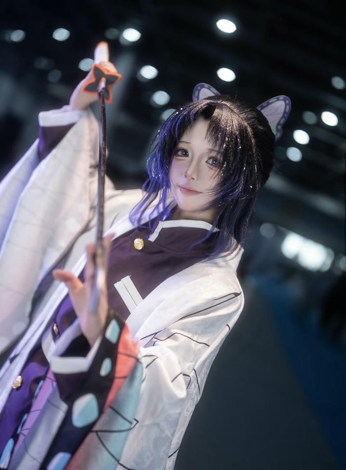 hình ảnh coslay shinobu sắc tím chủ đạo