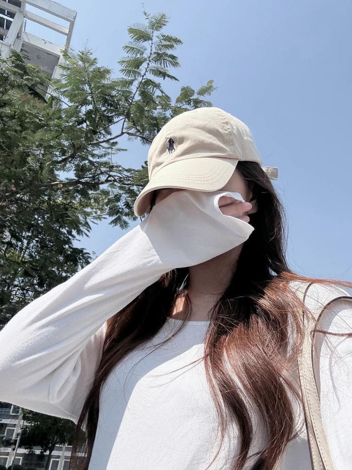 hình ảnh gái Trung Quốc che mặt tóc nâu