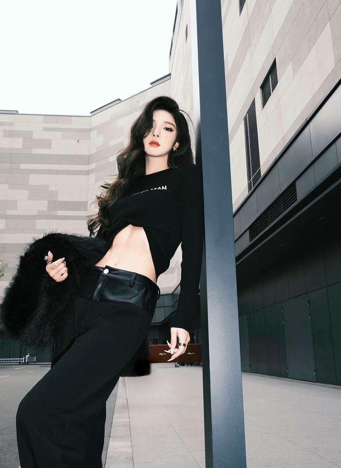 hình ảnh gái trung ánh mắt sắc lẹm cực ngầu