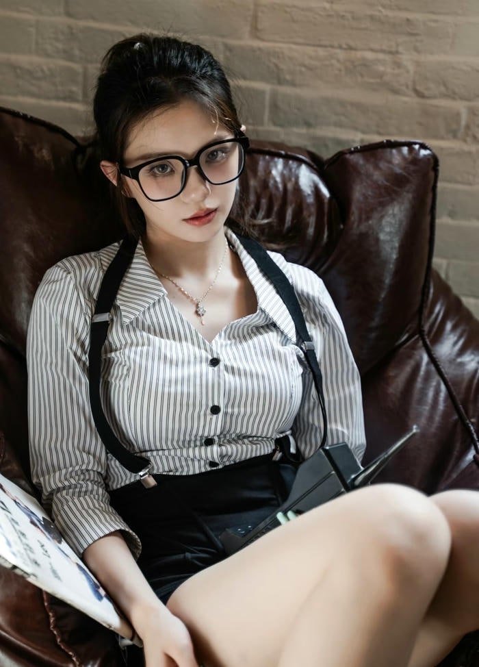 hình ảnh gái xinh đeo kính đen