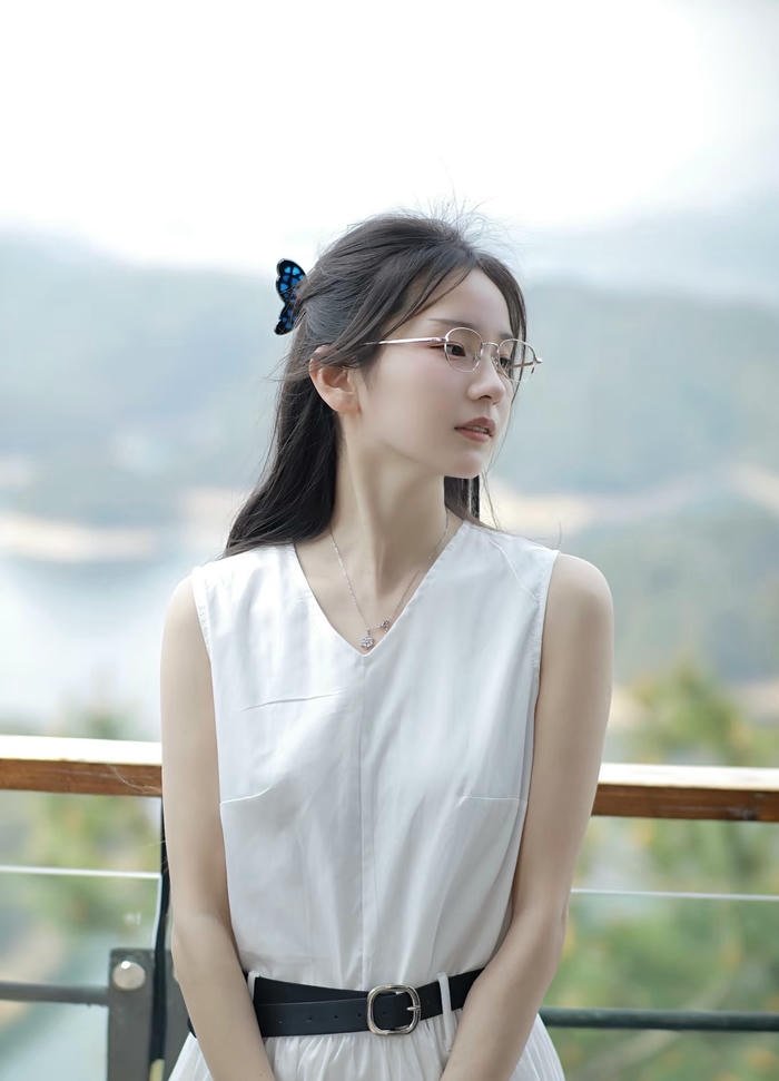 hình ảnh gái xinh đeo kính trong sáng