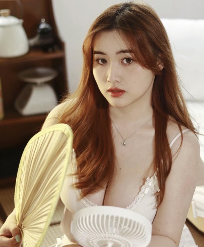 hình ảnh gái xinh hở hang nổi trội