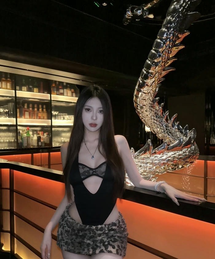 hình ảnh gái xinh hở hang sang trọng