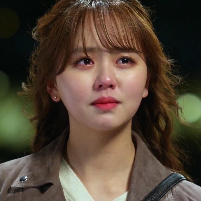 hình ảnh nữ khóc khoảnh khắc yếu lòng