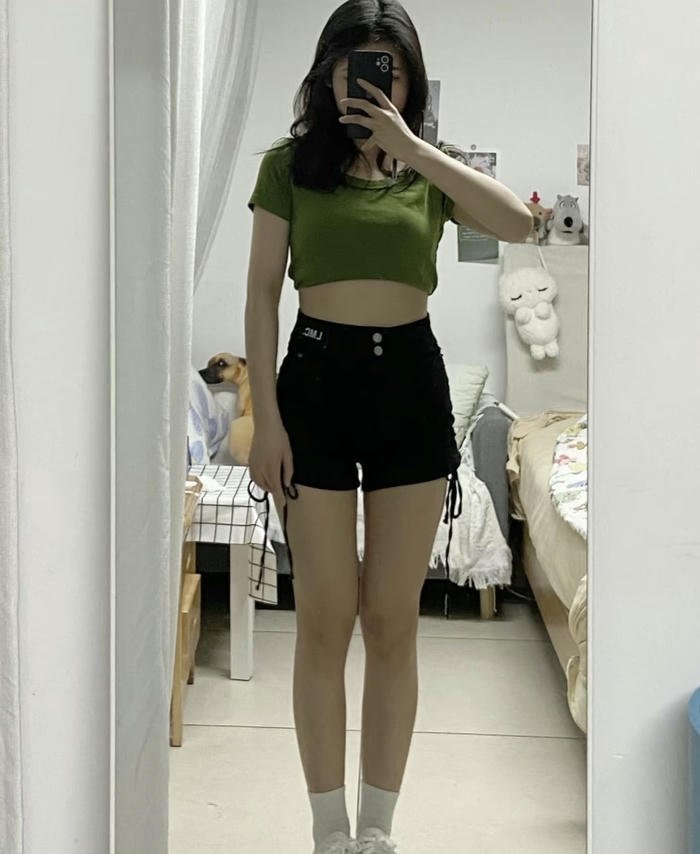 hình chụp chân gái dáng thẳng