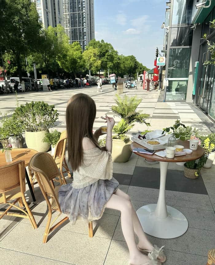 hình chụp chân gái ngoài trời