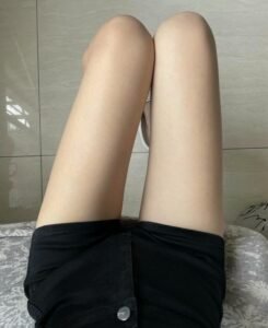 hình chụp chân gái thon gọn