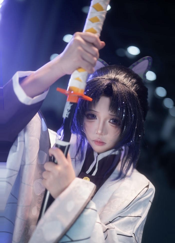 hình cosplay shinobu cổ tay nhỏ