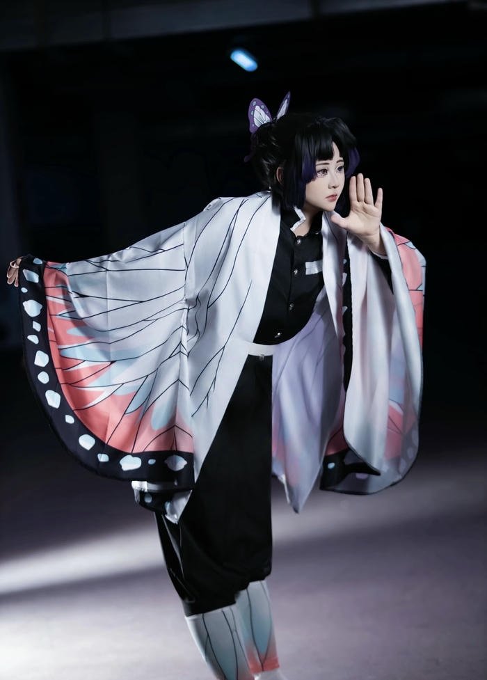 hình cosplay shinobu hoa văn cánh bướm