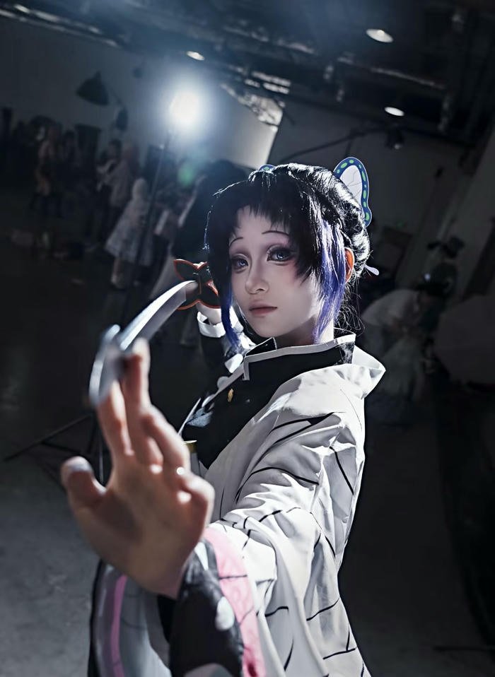 hình cosplay shinobu màu áo đặc trưng