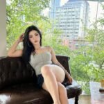 hình đùi gái xinh da trắng