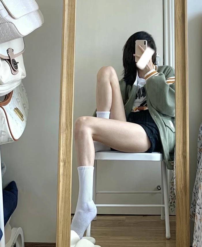 hình đùi gái xinh thon gọn