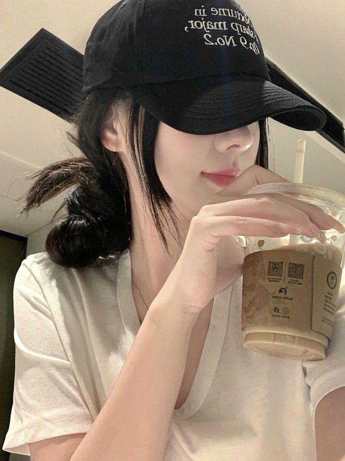 hình gái Trung Quốc che mặt áo trắng