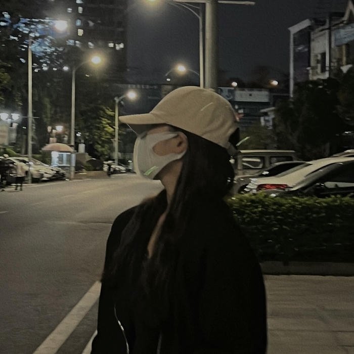 hình gái Trung Quốc che mặt phong nền tối