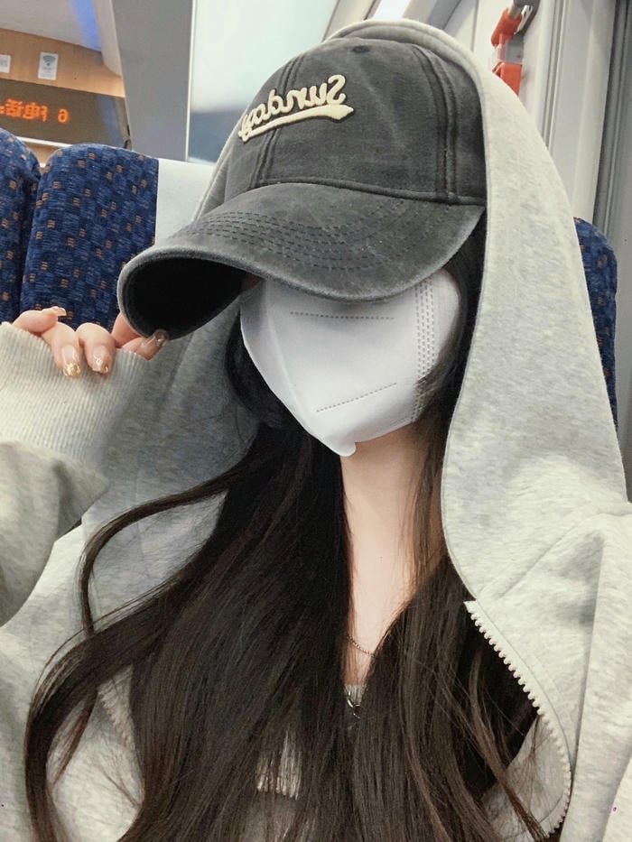 hình gái Trung Quốc che mặt selfie