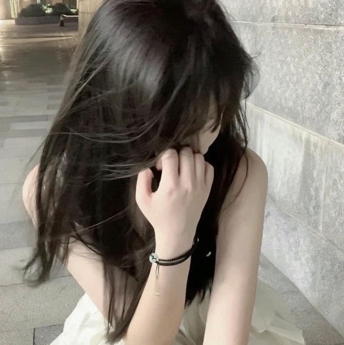 hình gái Trung Quốc che mặt trang điểm nhẹ