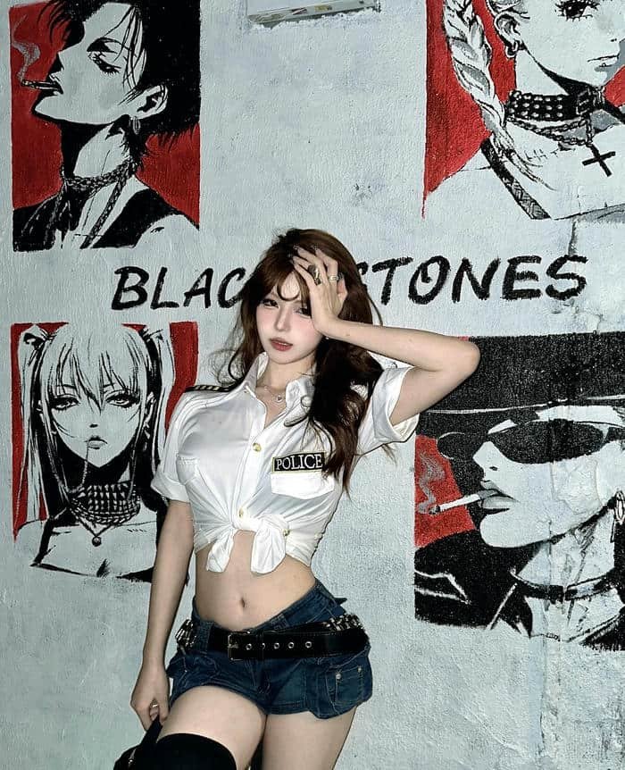 hình gái trung ngầu mặc áo hởi eo