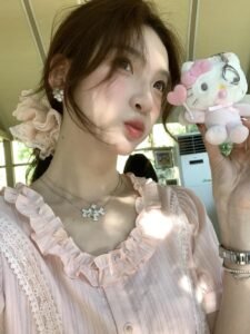 hình gái xinh cute trang điểm nhẹ