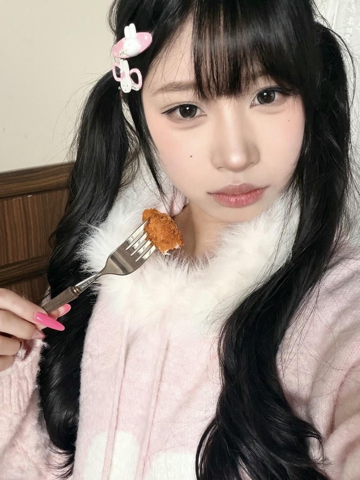 hình gái xinh cute trong phòng