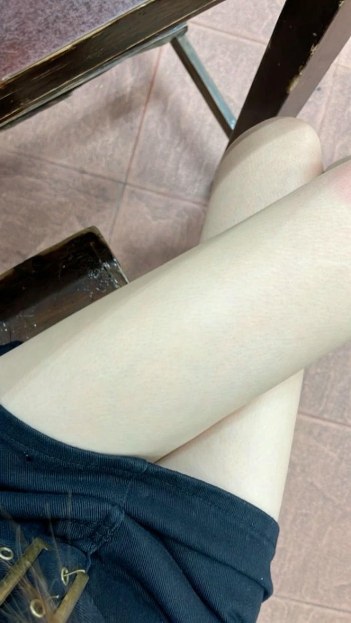 hình gái xinh đùi dài mịn