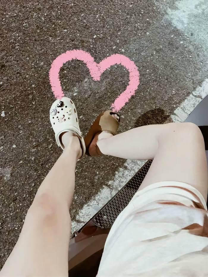 hình gái xinh đùi thon dài