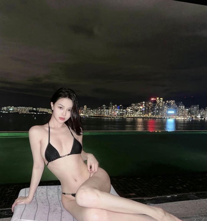 hình gái xinh hở hang đường cong