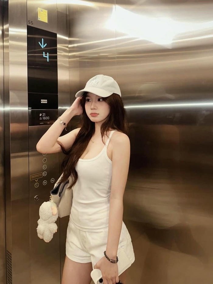 hình gái xinh quần ngắn trẻ trung