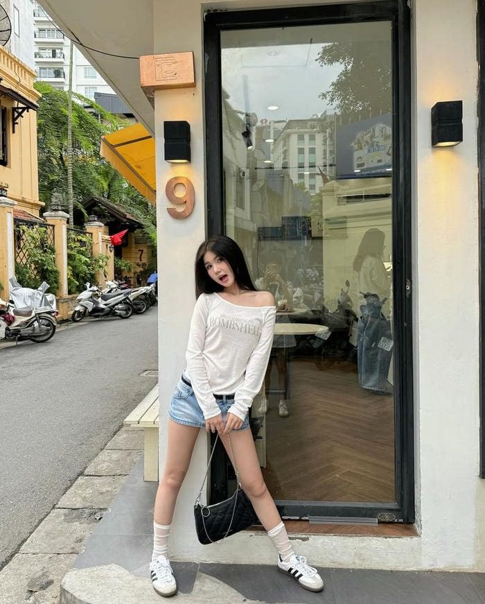 hình gái xinh quần short jean rách