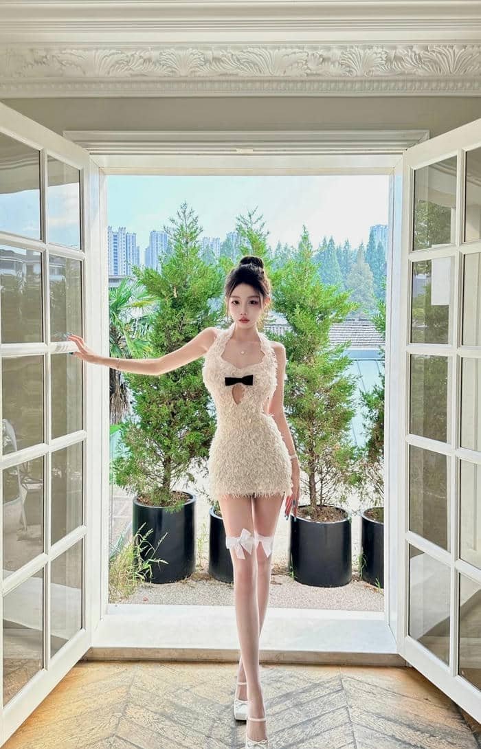 hình gái xinh trung quốc mặc váy body tôn dáng