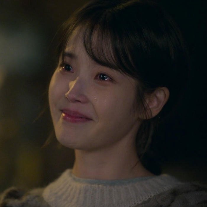 hình nữ khóc lòng đau đớn