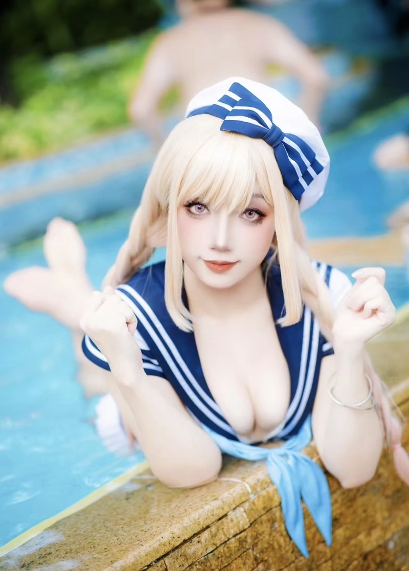 Ảnh cosplay nữ vú bự dưới ánh sáng tạo hiệu ứng nổi bật