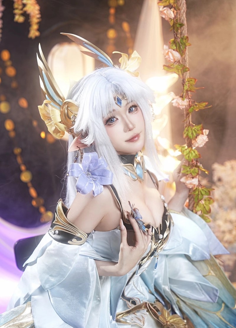 Ảnh cosplay nữ vú bự với vóc dáng hài hòa rõ nét