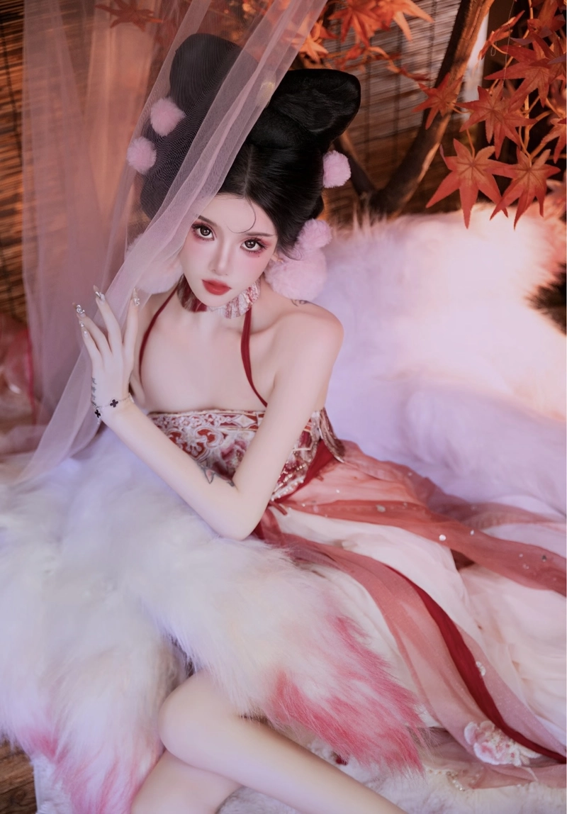 Ảnh gái xinh cosplay hồ ly giữa không gian thoáng nhẹ