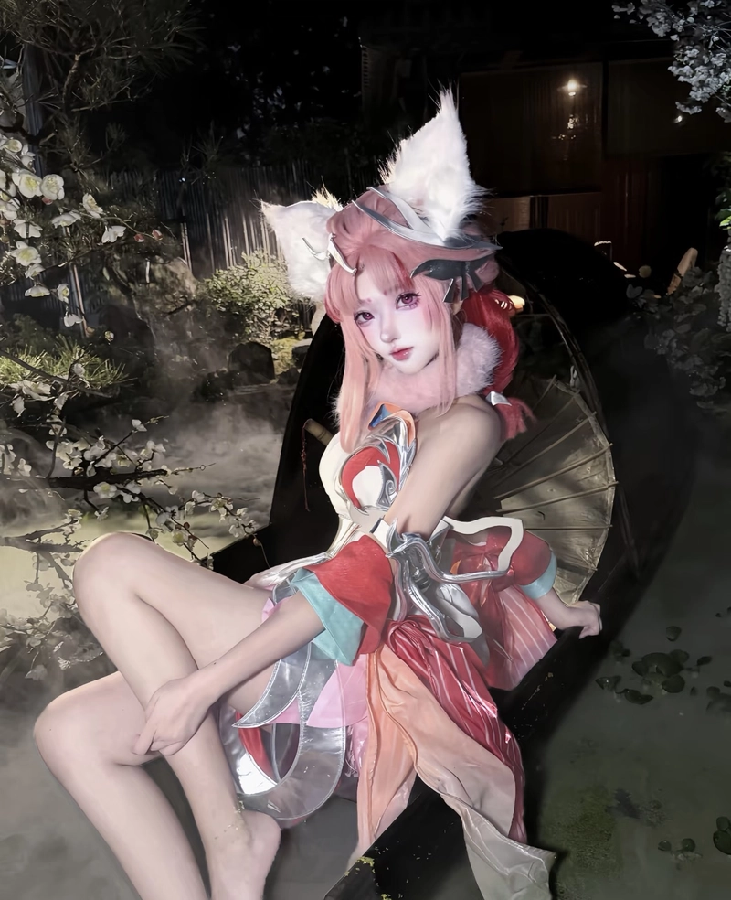 Ảnh gái xinh cosplay hồ ly với trang phục bay nhẹ tinh tế
