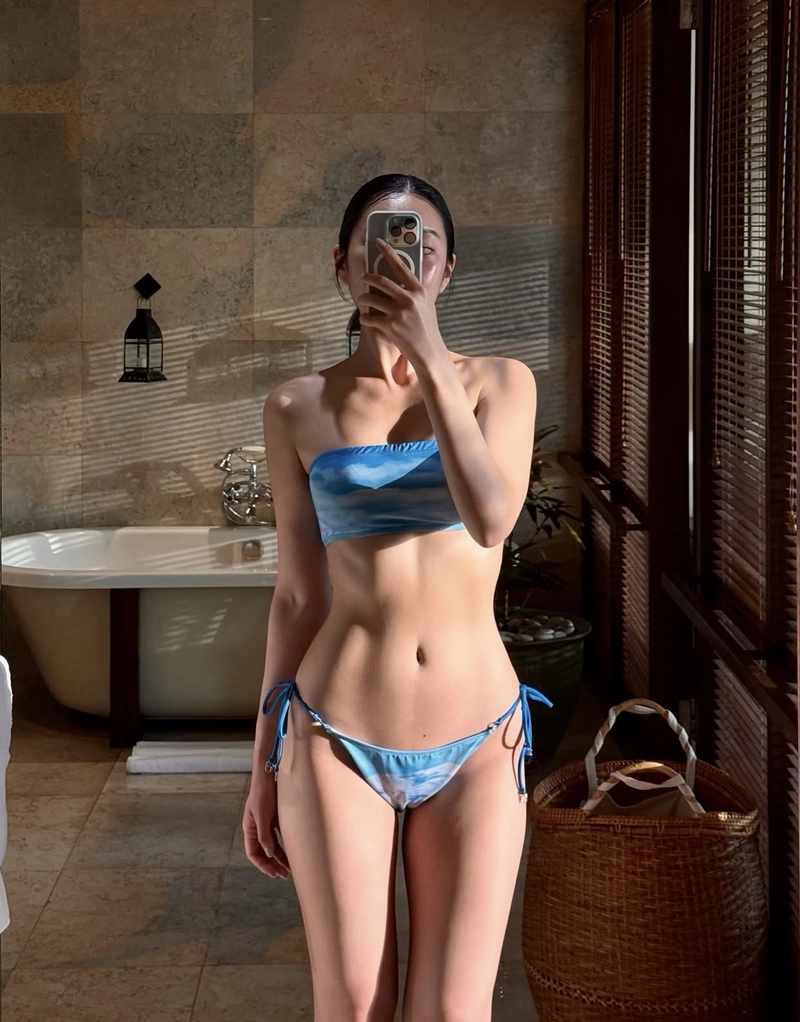 Ảnh gái xinh mặc bikini đi biển che mặt xinh đẹp