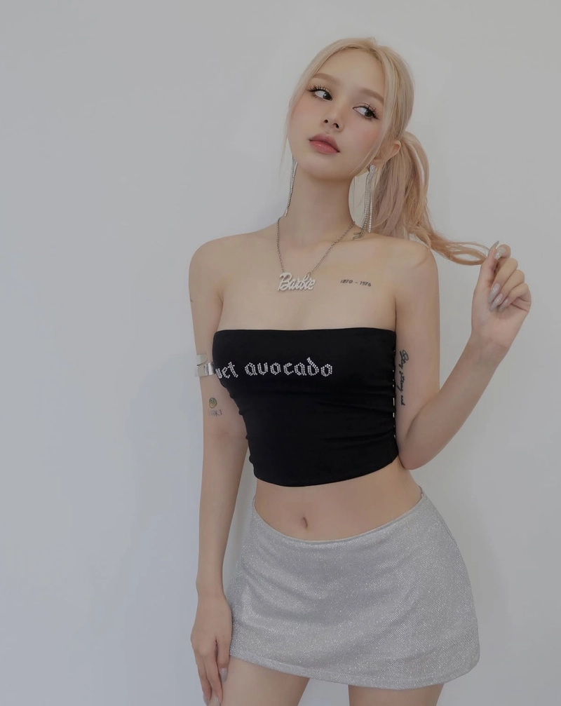 Ảnh xoài non bikini tạo dáng tự tin nổi bật